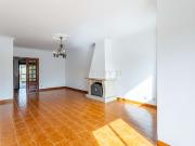 T1 com Estacionamento e Arrecadação a 5 min da Praia e...