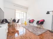 T1 com um lugar de estacionamento na garagem. Rua de...