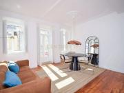 T1 em prédio totalmente reconstruído, com acabamentos de...