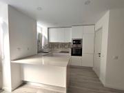 T1 Remodelado com Quintal Junto ao Largo da Santinha...