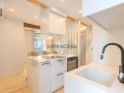 T1 remodelado com terraço de 24m² no Largo das Olarias...