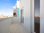 T1 renovado em Campolide com varandas