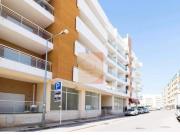 T1 seminovo com garagem e arrecadação, em condomínio...