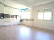 T2+1 em remodelação, com logradouro, situado na Amadora
