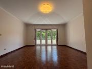 T2+1 Renovado com Varanda, Cozinha Equipada e Garagem...