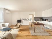 Apartamento T2 com garagem, no Campo Santa Clara, Lisboa