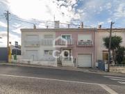 T2 com 2 espaços exteriores, em Caneças