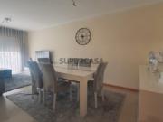 t2 com garagem para dois carros junto ao metro de...