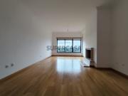 T2 com parqueamento e arrecadação