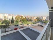 T2 com terraço a 5 minutos da estação e 10 minutos da praia