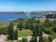 T2 com Vista de Rio e Jardim Remodelado, Luminoso e Verstil