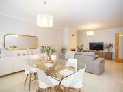 T2 c/parqueamento e arrecadação em Condomínio Privado...