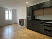 T2 dans l'ancien entièrement rénové et meublé