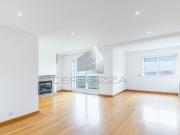 T2 EM CONDOMÍNIO FRCHADO C/PISCINA JUNTO À PRAIA DA...