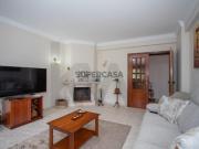 T2 em Queluz | Box | Arrecadação | Varandas