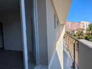 T2 entièrement rénové avec balcon parking et cave...