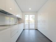 T2 Excelentes Acabamentos com Terraço e Box Perto da...