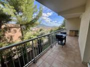 T2 lumineux avec grand balcon, cave et parking –...