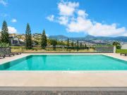 T2 moderno com piscina, ampla varanda e vista aberta –...