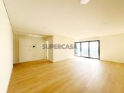 T2 novo c/ estacionamento e varanda URBANIZAÇÃO MOINHOS...