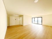 T2 novo c/ estacionamento e varanda URBANIZAÇÃO MOINHOS...