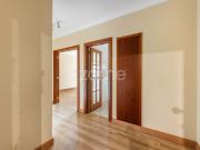 T2 para arrendar junto ao Arrábida Shopping com garagem...