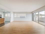 T2, Rc Alto, com 140 m2, com amplas varandas, 2 lugares...