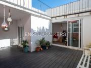 T2 remodelado com dois terraços em Campolide