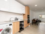 T2 Remodelado com Varanda, Baixa da Banheira