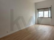 T2 Remodelado para Arrendar em Paço de Arcos