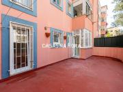 T2 renovado com grande terraço junto ao C.Comercial das...