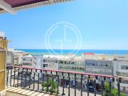 T2 Renovado com Vista de Mar na 2ª linha da Praia de...