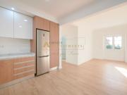 T2 Renovado • Vistas Rio • Luz Natural • A passos da Praia