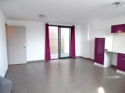 T3 52 M2 AVEC PETITE COUR ET GARAGE