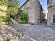 T3 A VENDRE AVEC TERRASSE ET CAVE VOUTEE EN PIERRE