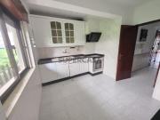 T3 com Enorme Potencial para Remodelar em Fitares | Sala...