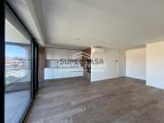 T3 COM SUITE E VARANDA EM CONDOMINIO FECHADO DOURO...