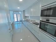 T3 com varanda de 12 m2 dois parqueamentos lado a lado e...