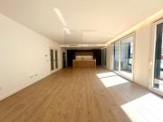 T3 em Suites R/C com elevador PAREDE