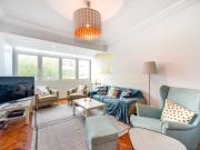 T3 Mobilado com Garagem Privativa em Campo de Ourique...