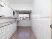 T3 no 2.º Andar no Laranjeiro com Exposição Solar Total...