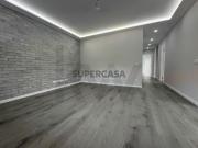 T3 Totalmente Remodelado com Quintal e Estacionamento...