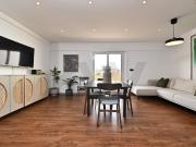 T3 Totalmente renovado em Carcavelos com duas varandas