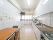 T4 com parqueamento e arrecadação a 2 min. do metro do...