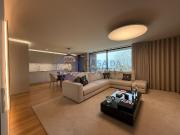 T4 com vista, 3 casas banho, varanda, cozinha equipada,...