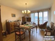 T4 de 80 m2 au troisième étage avec ascenseur Balcon et dég