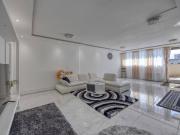 T4 de 84 m² Entièrement refait à neuf T4 de 84 m² Entièrement refait à neuf