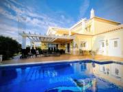 T4 de Prestígio em Cacela: Villa de Luxo com Piscina e...