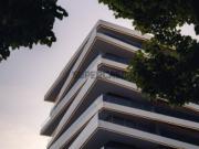 T4 novo com terraço, sala de cinema e piscina D. João...