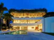 Tão estilosa, que vão trocar o paisagista por um visagista